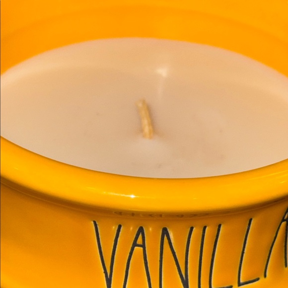 NWT Rae Dunn Ceramic Ice Cream Cone Vanilla Cream Scented Candle 10.8oz w/lid - Picture 11 of 11